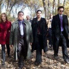 Angie Harmon, Sasha Alexander, Bruce McGill e Billy Burke in una scena della serie Rizzoli & Isles