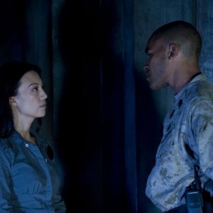 Ming-Na difronte a Jamil Walker Smith nell'episodio Subversion di Stargate Universe