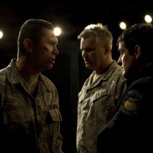 Una tesa sequenza dell'episodio Subversion di Stargate Universe con Lou Diamond Phillips, R.D. Anderson e Justin Louis