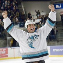 Derek (Dawyne Johnson) sorride ai suoi fan in una scena del film L'acchiappadenti