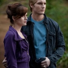 Esme (Elizabeth Reaser) e Carlisle Cullen (Peter Facinelli) in una sequenza del film The Twilight Saga: Eclipse