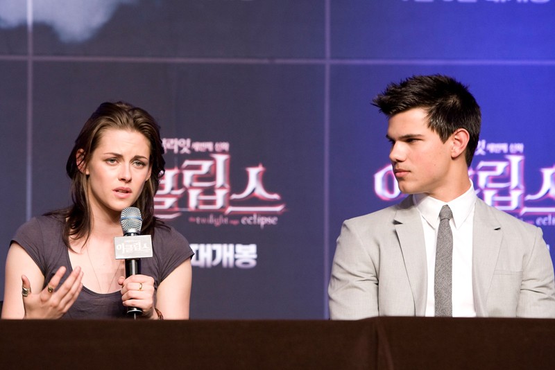 Kristen Stewart E Taylor Lautner Alla Press Conference In Seoul South Korea Per Il Film The Twilight Saga Eclipse 164998