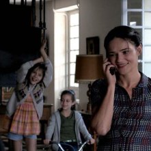 Chiara Caselli e le piccole Alice Gautier e Manelle Driss in una scena del film Le père de mes enfants (2009)