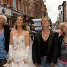 Jade Yourell in una scena della commedia Indovina chi sposa Sally
