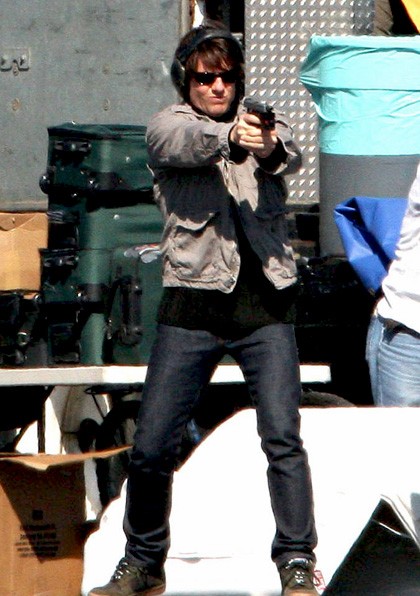 Tom Cruise Si Allena Con La Pistola Sul Set Del Film Innocenti Bugie 165192