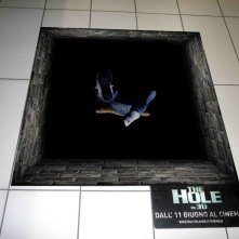 Una Voragine Adesiva Posizionata Dai Creativi A Milano Per La Campagna Marketing Di The Hole In 3D 165234