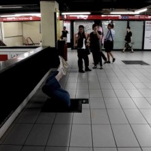 Una Voragine Con Tanto Di Manichino Posizionata A Milano Per La Campagna Di The Hole In 3D 165237