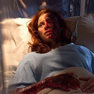 Tess (Cassidy Freeman) gravemente ferita nell'episodio Salvation di Smallville