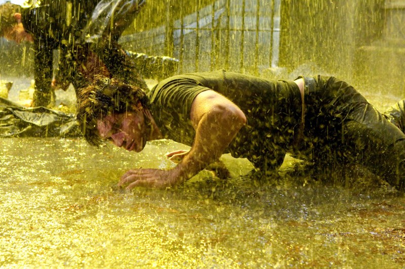 Tom Welling Faccia A Terra Sotto L Acqua In Una Scena Dell Episodio Salvation Di Smallville 165380