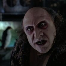 Danny DeVito è il temibile Pinguino in una scena del film Batman - il ritorno