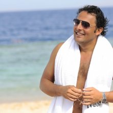 Enrico Brignano in un'immagine della commedia Sharm El Sheikh - Un'estate indimenticabile