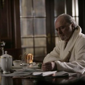 Harris Yulin in una scena di Rubicon