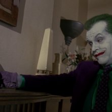 Jack Nicholson è il Joker in una scena del film Batman di Tim Burton