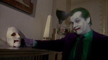 Jack Nicholson è il Joker in una scena del film Batman di Tim Burton