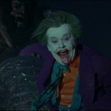 Jack Nicholson sanguinante in una scena del film Batman di Tim Burton