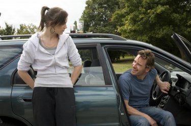 Katie Jarvis e Michael Fassbender in una scena del film Fish Tank (2009)