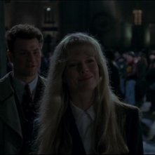 Kim Basinger e Robert Wuhl in una scena del film Batman (1989)