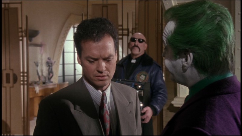 Michael Keaton Con Jack Nicholson Di Spalle In Una Scena Del Film Batman 1989 165489