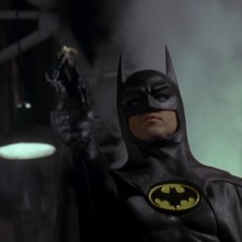 Michael Keaton è il supereroe in una scena del film Batman (1989)