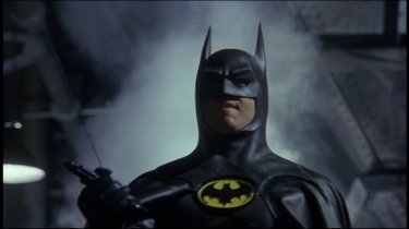 Michael Keaton in una sequenza del film Batman (1989)
