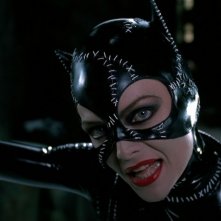 Michelle Pfeiffer è la sexy Catwoman in una scena del film Batman - il ritorno di Burton