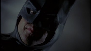 Primo piano di Michael Keaton nel film Batman di Tim Burton