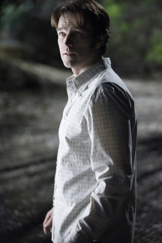 Stephen Moyer in una scena della stagione 3 di True Blood