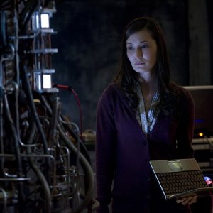 Una scena dell'episodio Incursion: Part 2 di Stargate Universe con Lisa Park (Jennifer Spence)