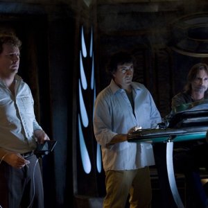 Volker (Patrick Gilmore), Brody (Peter Kelamis) e Rush (Robert Carlyle) nell'episodio Incursion: Part 2 di Stargate Universe