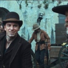 John Malkovich e Michael Fassbender in una scena di Jonah Hex