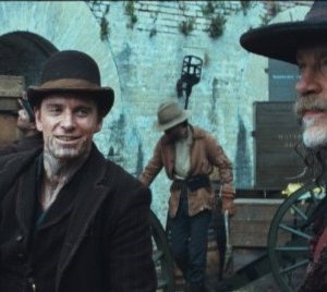 John Malkovich e Michael Fassbender in una scena di Jonah Hex