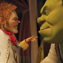 Il cattivo Tremotino minaccia il simpatico Shrek nel film Shrek e vissero felici e contenti