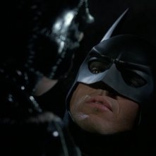 Michael Keaton e Michelle Pfeiffer (di spalle) in una scena del film Batman - il ritorno
