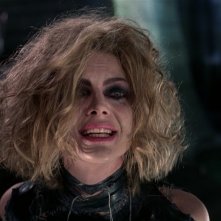 Michelle Pfeiffer smascherata in una scena del film Batman - il ritorno