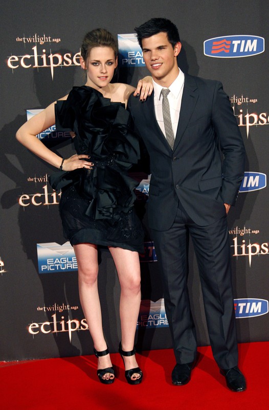 Kristen Stewart E Taylor Lautner Sul Red Carpet Per Promuovere Il Film The Twilight Saga Eclipse Il 17 Giugno 2010 166145