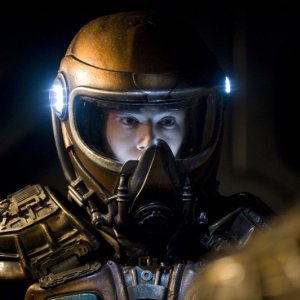 Brian J. Smith nell'episodio Incursion: Part 2 di Stargate Universe