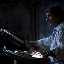 Brody (Peter Kelamis) alla console nell'episodio Incursion: Part 2 di Stargate Universe