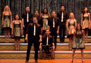 Il cast di Glee nell'ultimo episodio della prima stagione: Journey