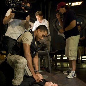 Jamil Walker Smith e Justin Louis provano una scena dell'episodio Space di Stargate Universe