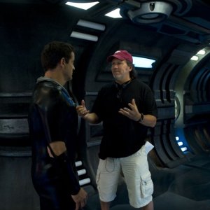 Justin Louis e il regista Andy Mikita sul set dell'episodio Space di Stargate Universe
