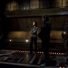 Ming-Na e Justin Louis incontrano Rhona Mitra nell'episodio Incursion: Part 1 di Stargate Universe