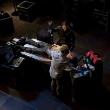 Primo Allon, Alaina Kalanj e Mike Dopud nell'episodio Incursion: Part 2 di Stargate Universe