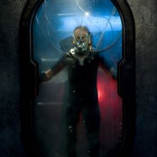 Rush (Robert Carlyle) nell'episodio Space di Stargate Universe