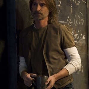 Una scena dell'episodio Incursion: Part 2 di Stargate Universe con Robert Carlyle