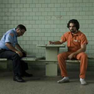 Andy Garcia e Steven Strait nei ruoli di padre e figlio nella commedia City Island