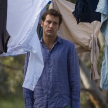 Clive Owen in una sequenza del film Ragazzi miei