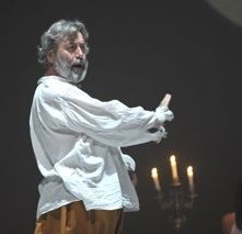 Enzo Salomone in scena con la Tempesta di Shakespeare (2010) con lo Stabile di Napoli