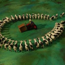 Indiano accerchiato in una scena del film A Town Called Panic (2009)