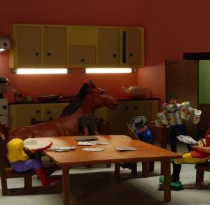 Una scena del film A Town Called Panic (2009) con i suoi protagonisti