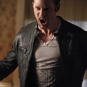 Alexander Skarsgard nell'episodio Beautifully Broken di True Blood